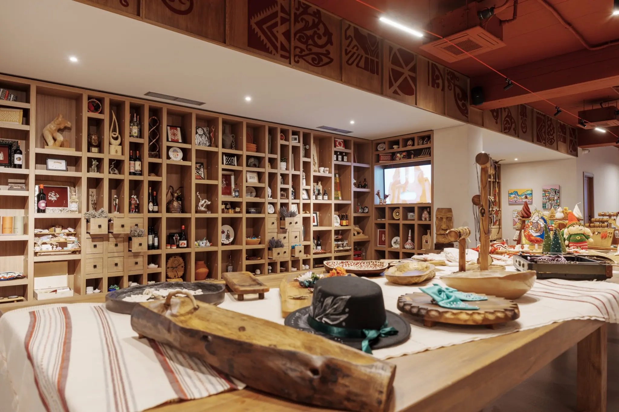 5 Best Places to Buy Tirana Souvenirs